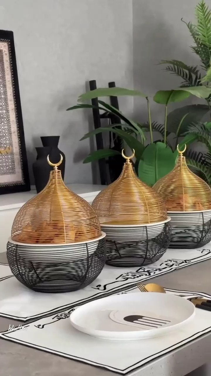 طقم طاولة مع مفرشة صحون الفاخر ✨